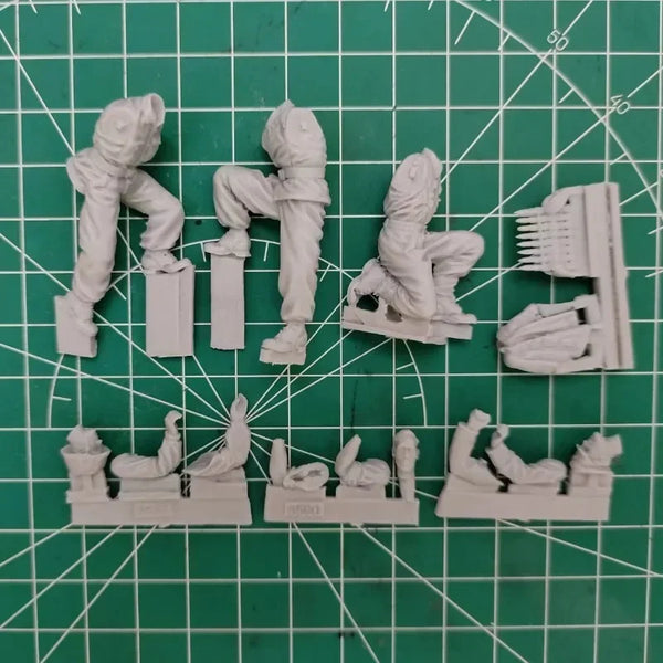 1/35 WWII German Army Officers and Soldiers, 3 Figures, Resin Model Figure Kit, Unassembled and Unpainted