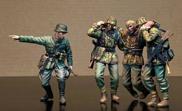 1/35 WWI German Infantry with Pointing Officer, 4 Figures, Resin Model Figure Kit, Unassembled and Unpainted