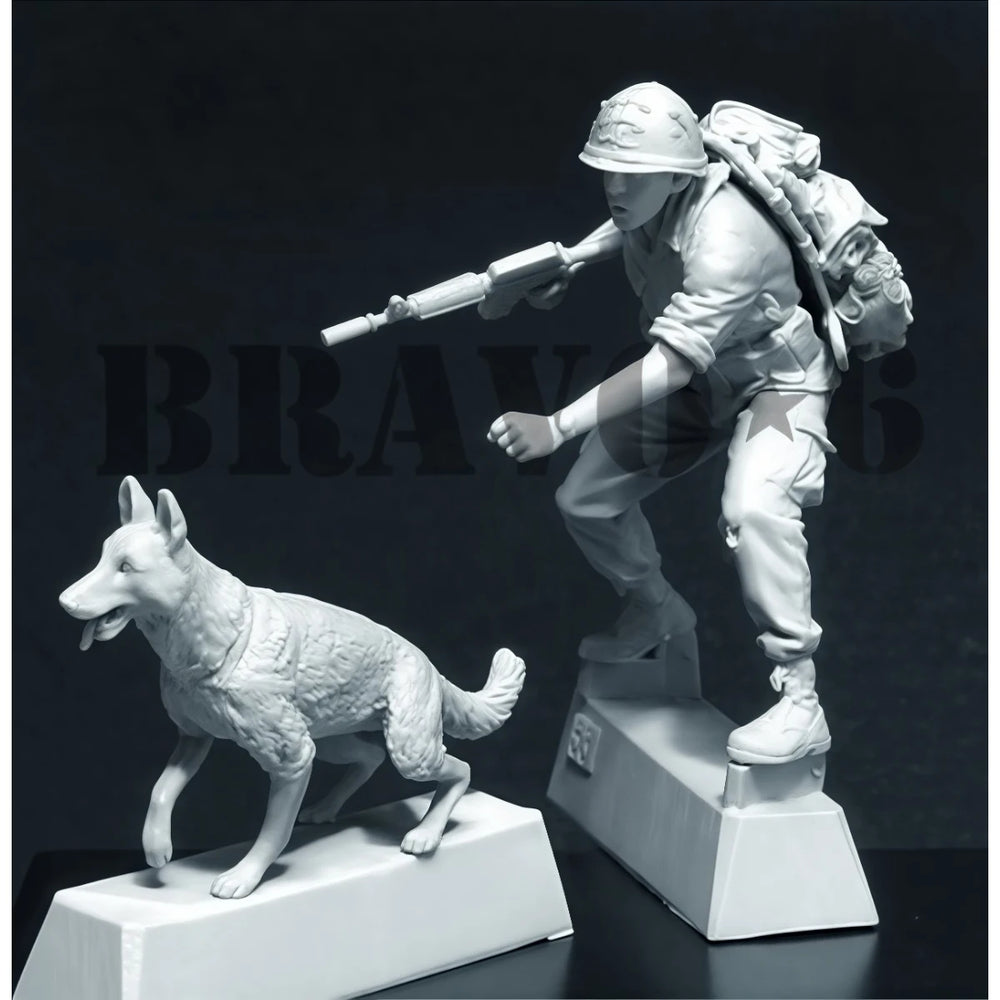 1/35 Vietnam War US Army Infantry with Military Dog, 2 Figures, Resin Model Figure Kit, Unassembled and Unpainted
