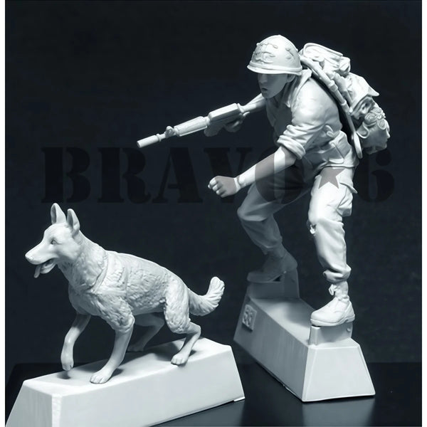 1/35 Vietnam War US Army Infantry with Military Dog, 2 Figures, Resin Model Figure Kit, Unassembled and Unpainted