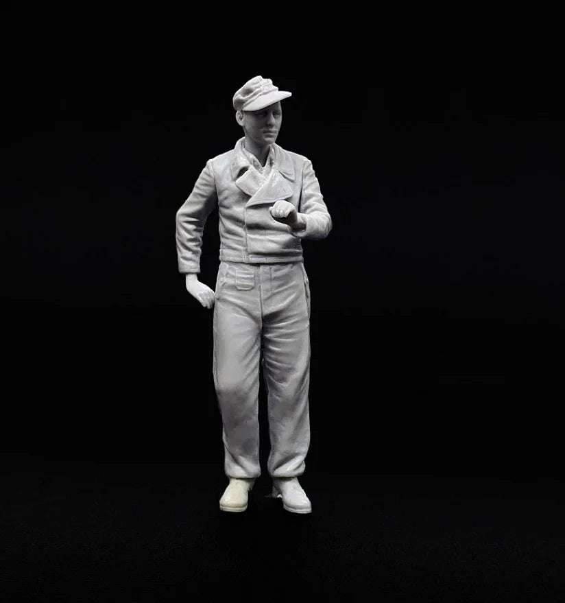 1/35 Modern Civilian Man, Resin Model Figure Kit, Unassembled and Unpainted