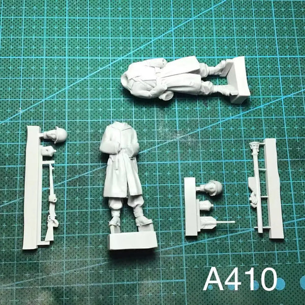 1/35 WWII US Army Anti-Tank Team, 2 Figures, Resin Model Figure Kit, Unassembled and Unpainted