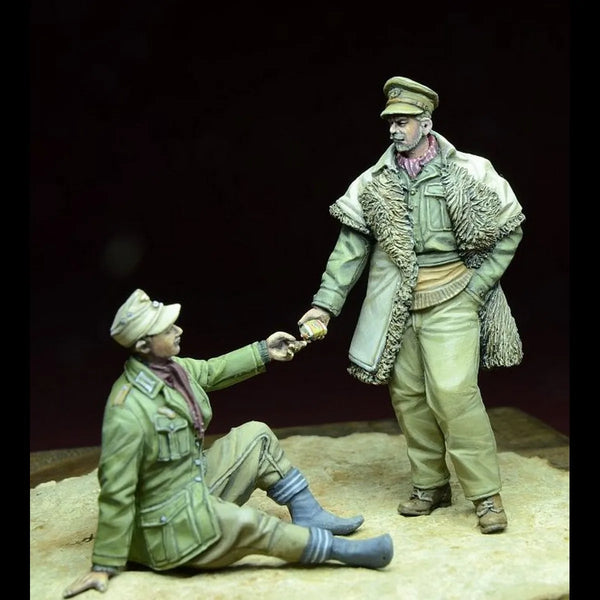 1/35 WWII Afrika Korps Surrender, 2 Figures, Resin Model Figure Kit, Unassembled and Unpainted