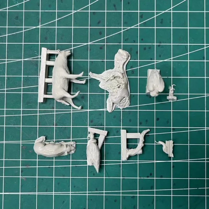 1/35 Vulture & Wild Dog, 5 Figures, Resin Model Creature Kit, Wildlife Theme, Unassembled and Unpainted