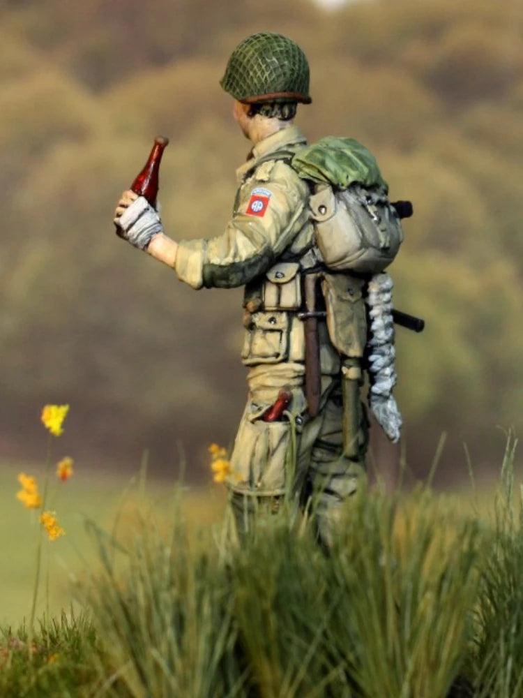 1/35 WWII US Airborne Paratrooper, Resin Model Figure Kit, Unassembled and Unpainted