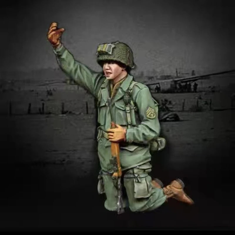 1/35 WWII Allied Soldier Victory Pose, Resin Model Figure Kit, Unassembled and Unpainted