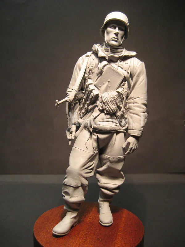 1/16 WWII Soldier with Field Gear, Resin Model Figure Kit, Unassembled and Unpainted