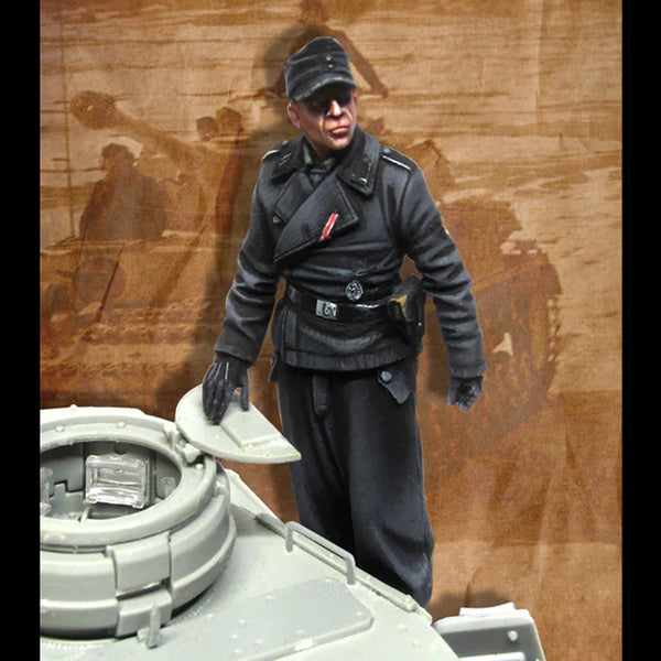 1/35 WWII German Panzer Officer with Field Cap, Resin Model Figure Kit, Unassembled and Unpainted