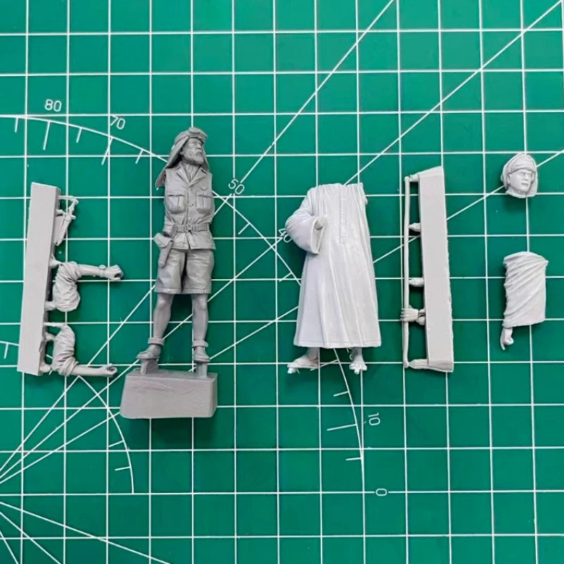 1/35 WWII British SAS Officer & Local Man, 2 Figures, Resin Model Figure Kit, Unassembled and Unpainted