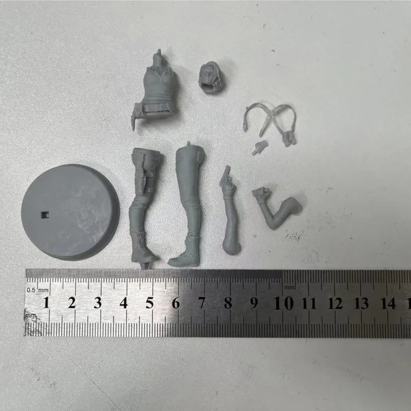 1/24 Modern Female Tactical Explorer, Resin Model Figure Kit, Sci-Fi Theme, Unassembled and Unpainted