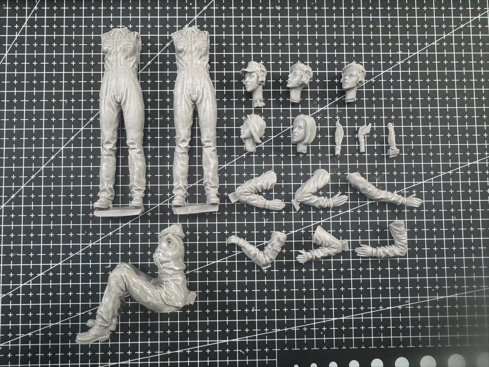 1/16 WWII German Female Tank Commander and Crew, 3 Figures, Resin Model Figure Kit, Unassembled and Unpainted
