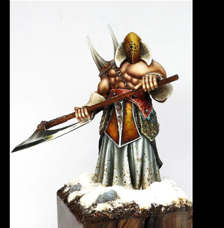 1/24 Horned Barbarian Warrior with Greatsword, Resin Model Figure Kit, Fantasy Theme, Unassembled and Unpainted