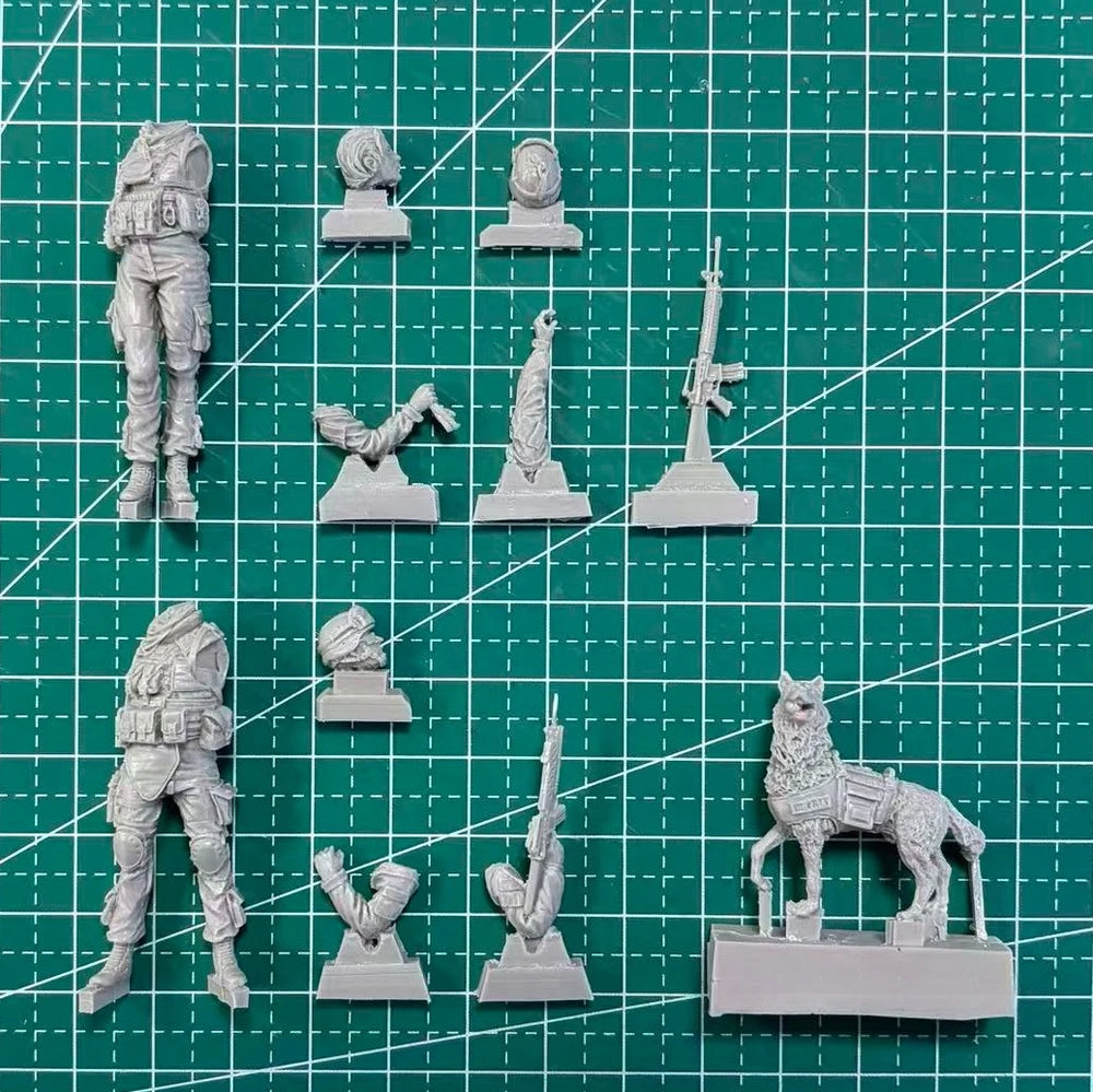 1/35 Modern US Military Personnel with Dog, 3 Figures, Resin Model Figure Kit, Unassembled and Unpainted