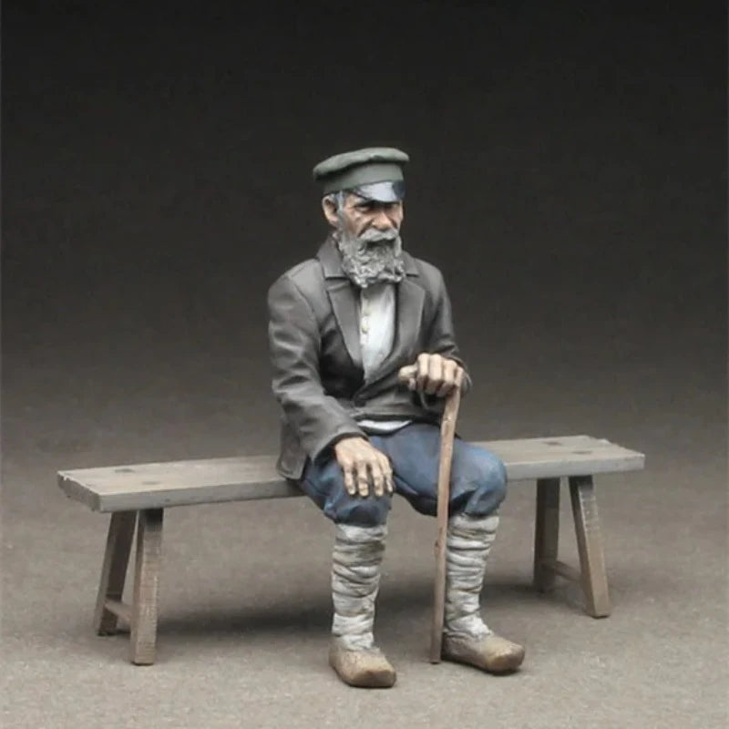 1/35 Elderly Civilian on Bench, Resin Model Figure Kit, Historical Theme, Unassembled and Unpainted