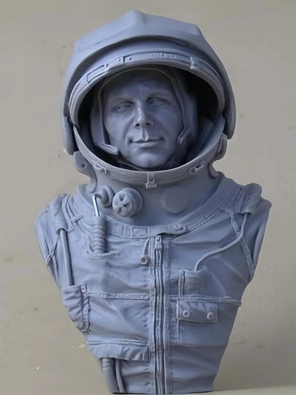 1/9 Cold War Soviet Cosmonaut in Orange Suit, Resin Model Bust Kit, Unassembled and Unpainted