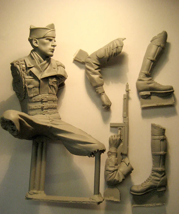 1/9 WWII German Soldier on Motorcycle, Resin Model Figure Kit, Unassembled and Unpainted