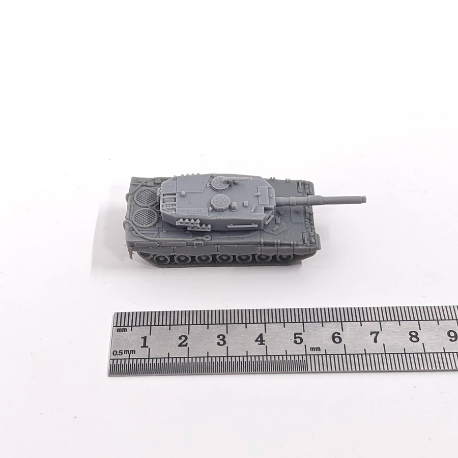 1/144 Scale Leopard 2 Main Battle Tank MODEL KIT