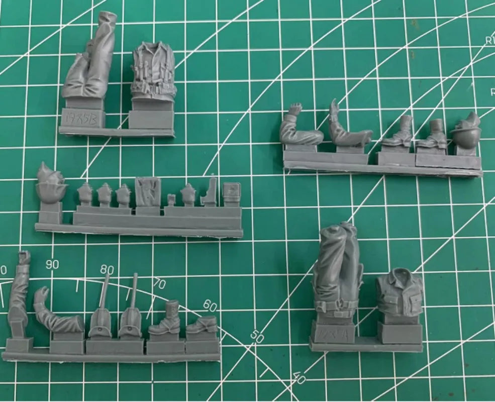 1/35 WWII US Infantry Assault Squad, 2 Figures, Resin Model Figure Kit, Unassembled and Unpainted
