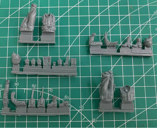 1/35 WWII US Infantry Assault Squad, 2 Figures, Resin Model Figure Kit, Unassembled and Unpainted