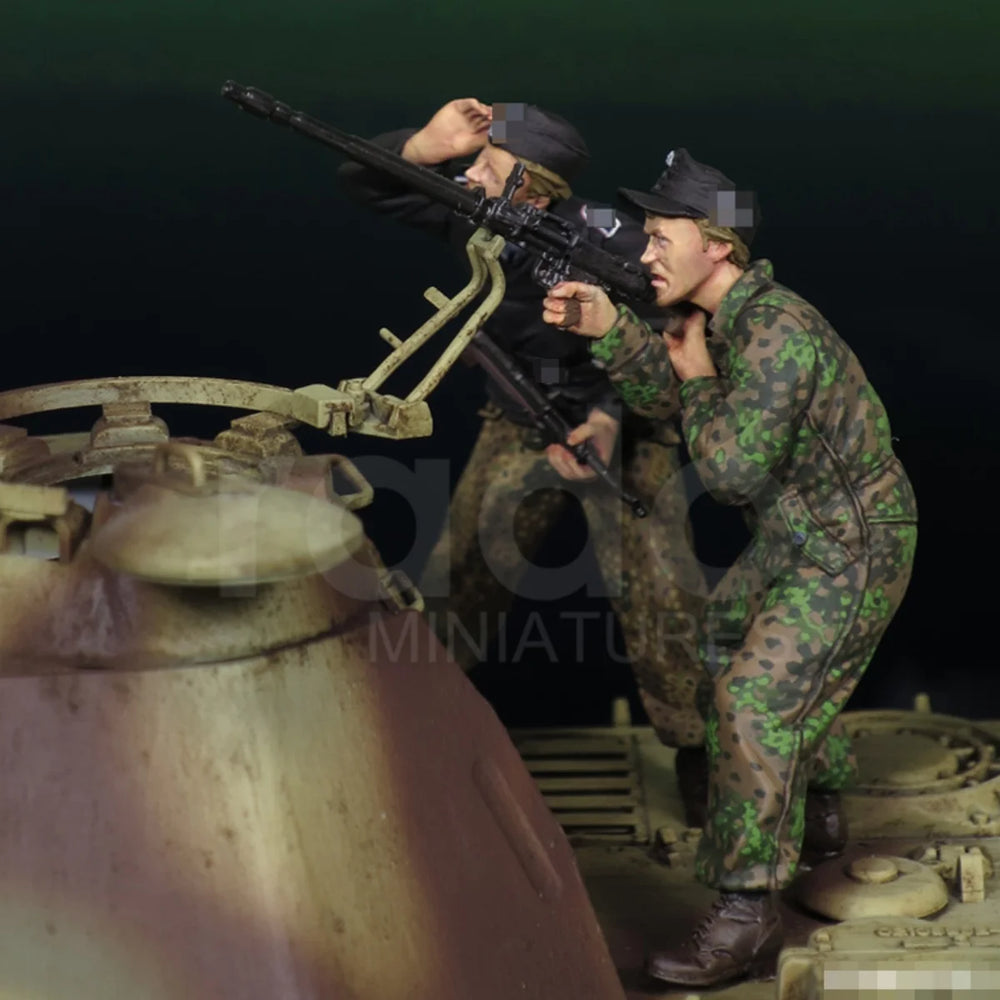 1/35 WWII German Flecktarn Anti-Tank Crew, 4 Figures, Resin Model Figure Kit, Unassembled and Unpainted