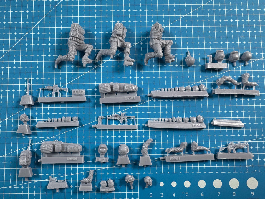 Modern US Army Infantry Soldiers with M4 Carbines 1/35 Resin Figure Kit - resin model view 2