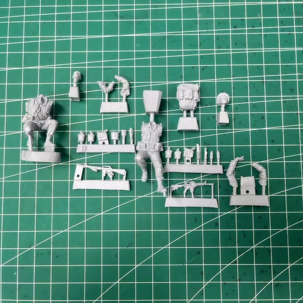 1/35 Modern Operators Advancing with Rifles, 4 Figures, Resin Model Figure Kit, Unassembled and Unpainted