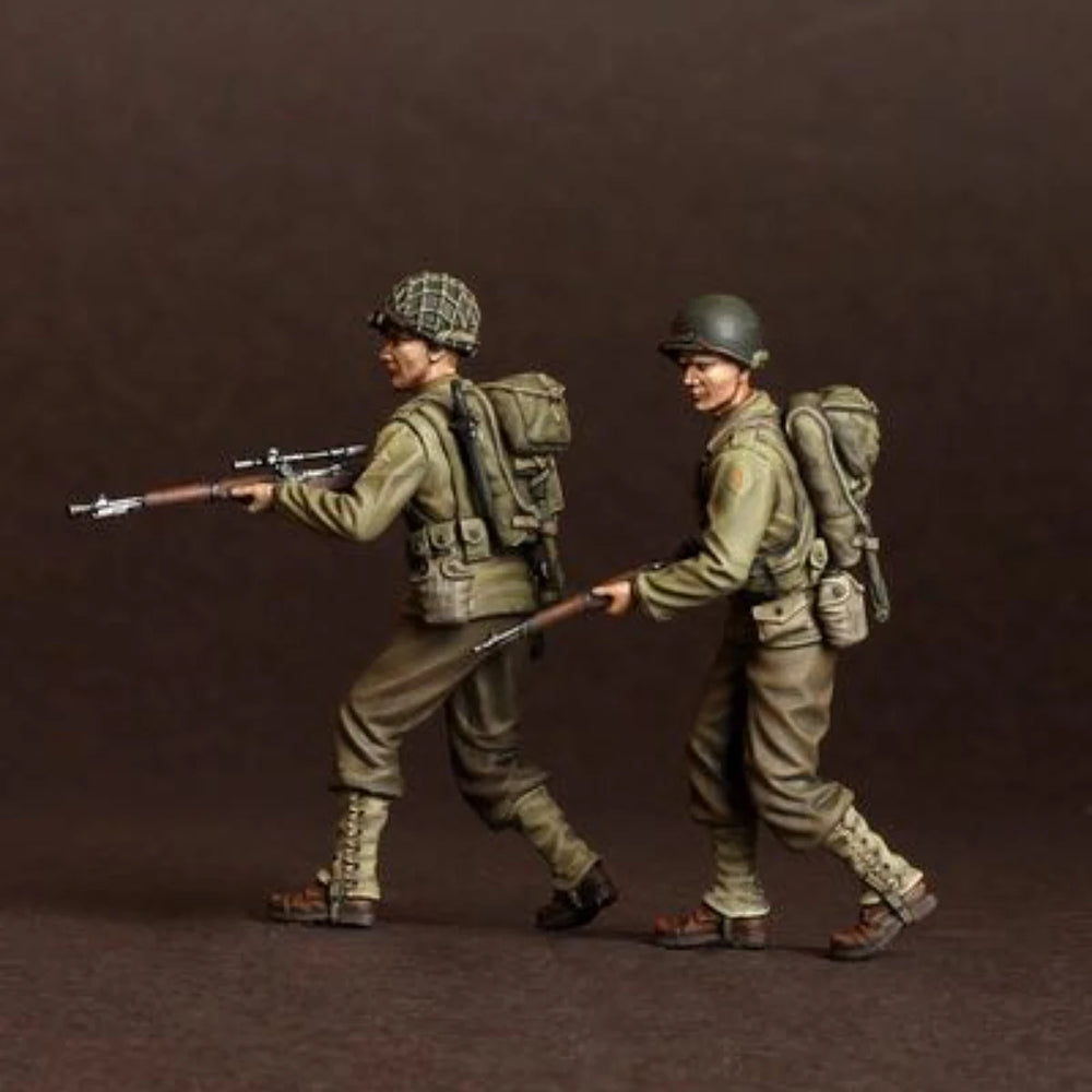 1/35 WWII American Infantry Squad Attacking, 2 Figures, Resin Model Figure Kit, Unassembled and Unpainted