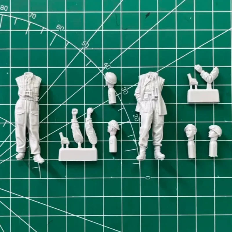 1/35 WWII British Officer and Airborne Soldiers, 2 Figures, Resin Model Figure Kit, Unassembled and Unpainted