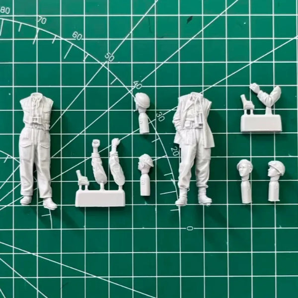 1/35 WWII British Officer and Airborne Soldiers, 2 Figures, Resin Model Figure Kit, Unassembled and Unpainted