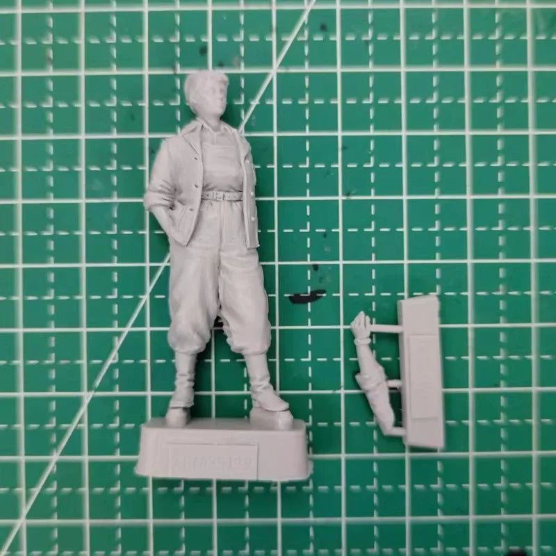 1/35 WWII Female Infantry Soldier, Resin Model Figure Kit, Unassembled and Unpainted