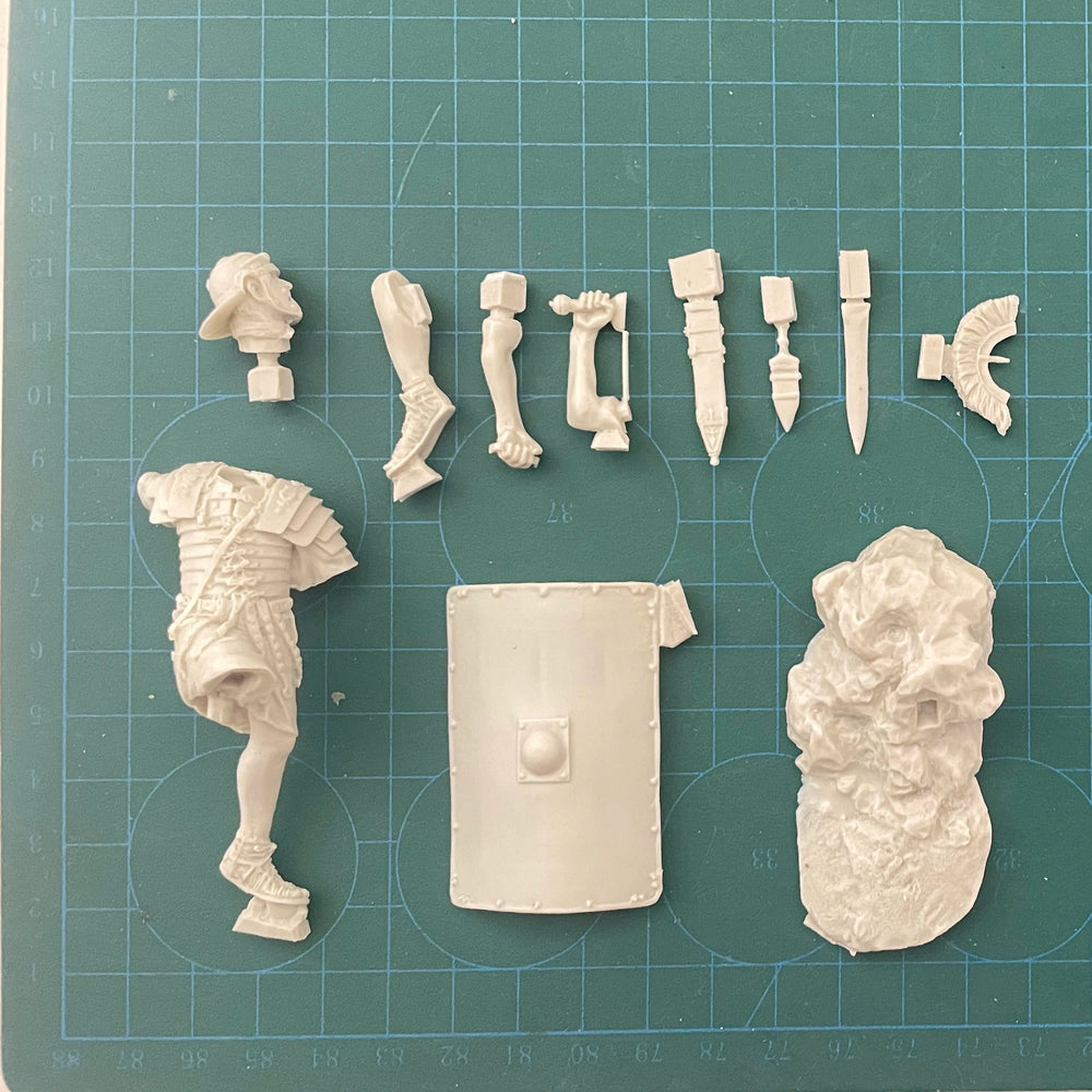 1/24 Barbarian Warrior with Crimson Hair Striking, Resin Model Figure Kit, Fantasy Theme, Unassembled and Unpainted