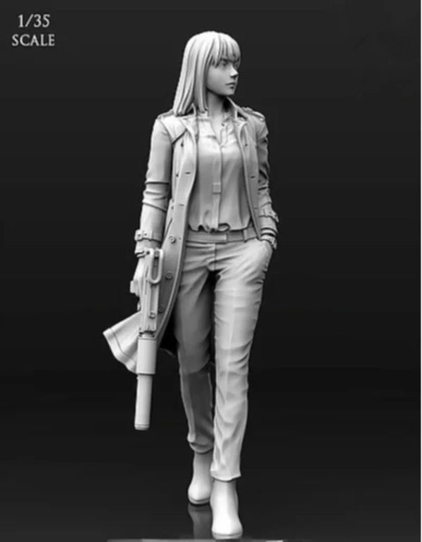 1/35 Modern Woman in Long Coat Carrying Assault Rifle, Resin Model Figure Kit, Unassembled and Unpainted