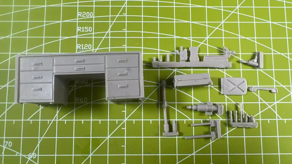 1/35 Modern Repair Workbench, Resin Model Diorama Kit, Historical Theme, Unassembled and Unpainted