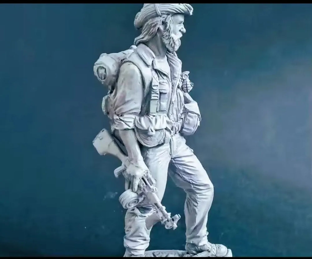1/16 Modern Bearded Prospector in Yellow Jacket, Resin Model Figure Kit, Unassembled and Unpainted