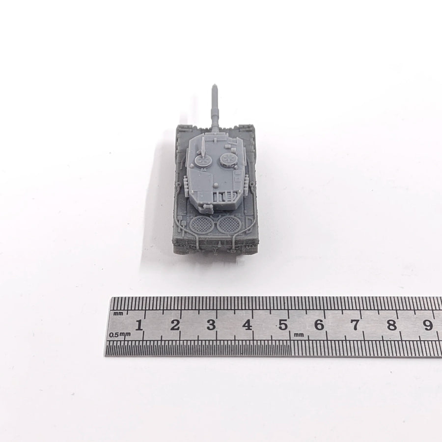 1/144 Scale Leopard 2 Main Battle Tank MODEL KIT