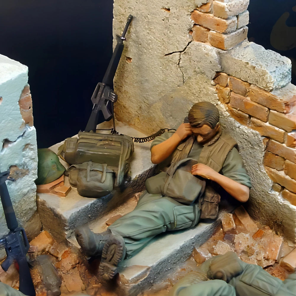 1/35 WWII Combat, 3 Figures, Resin Model Diorama Kit, Unassembled and Unpainted