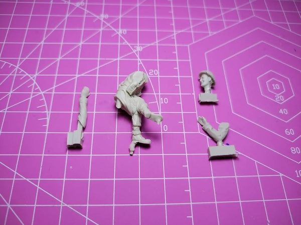 1/35 WWII British Rifleman Charging Forward, Resin Model Figure Kit, Unassembled and Unpainted