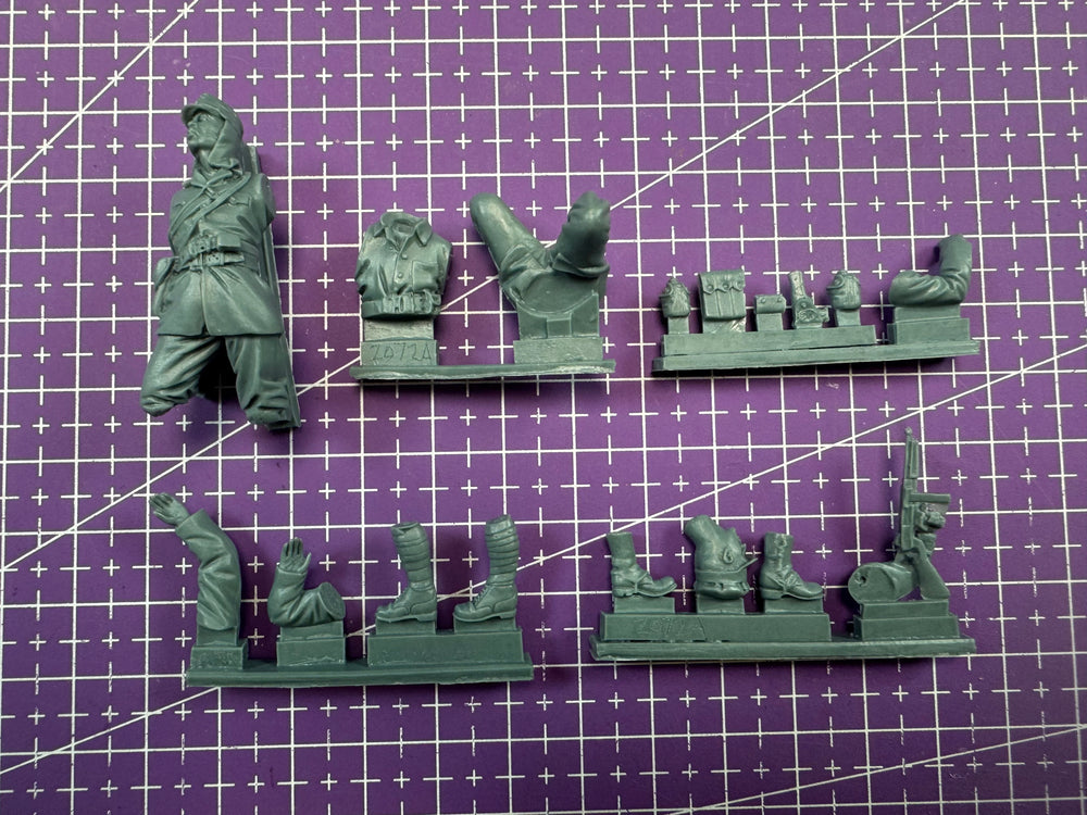 1/35 Modern Military Tactical Team, 9 Figures, Resin Model Figure Kit, Unassembled and Unpainted