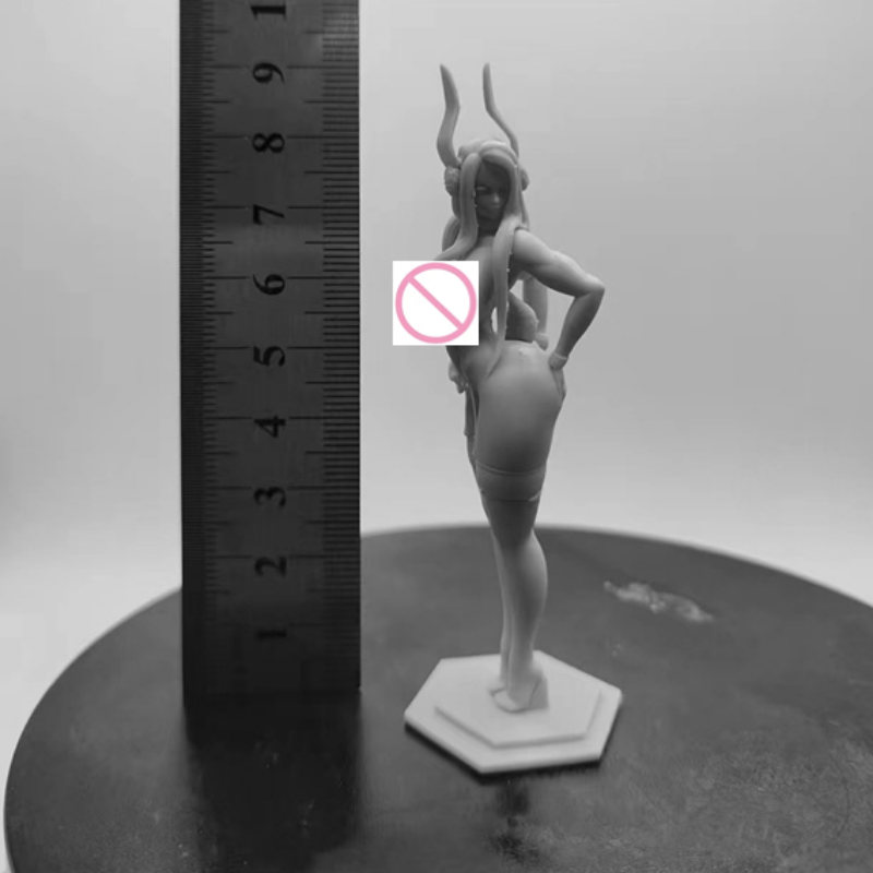 1/24 Demon Sorceress with Curved Horns, Resin Model Figure Kit, Anime Theme, Unassembled and Unpainted