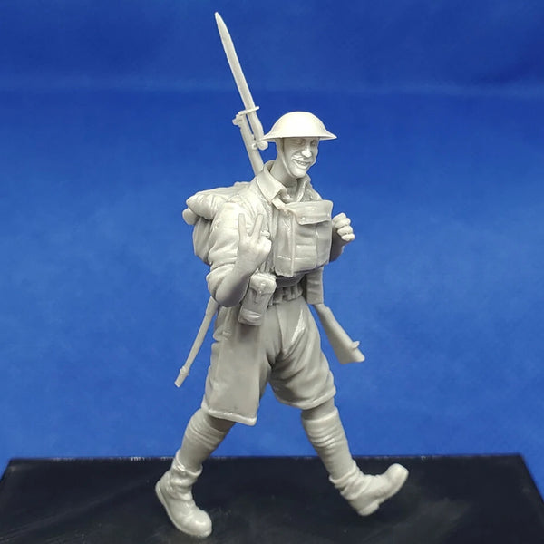 1/35 WWII British Infantryman Charging with Bayonet, Resin Model Figure Kit, Unassembled and Unpainted