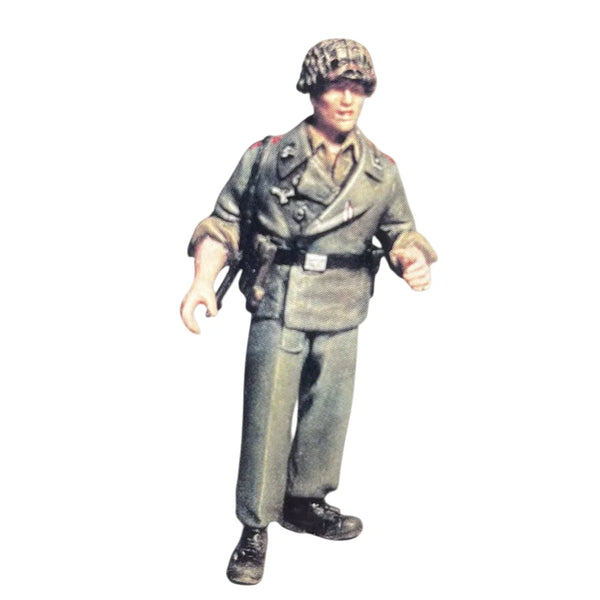 1/35 WWII German Infantry Soldier with Camo Helmet, Resin Model Figure Kit, Unassembled and Unpainted