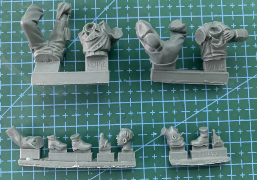 1/35 WWI Medic Rescue Scene, 2 Figures, Resin Model Figure Kit, Unassembled and Unpainted