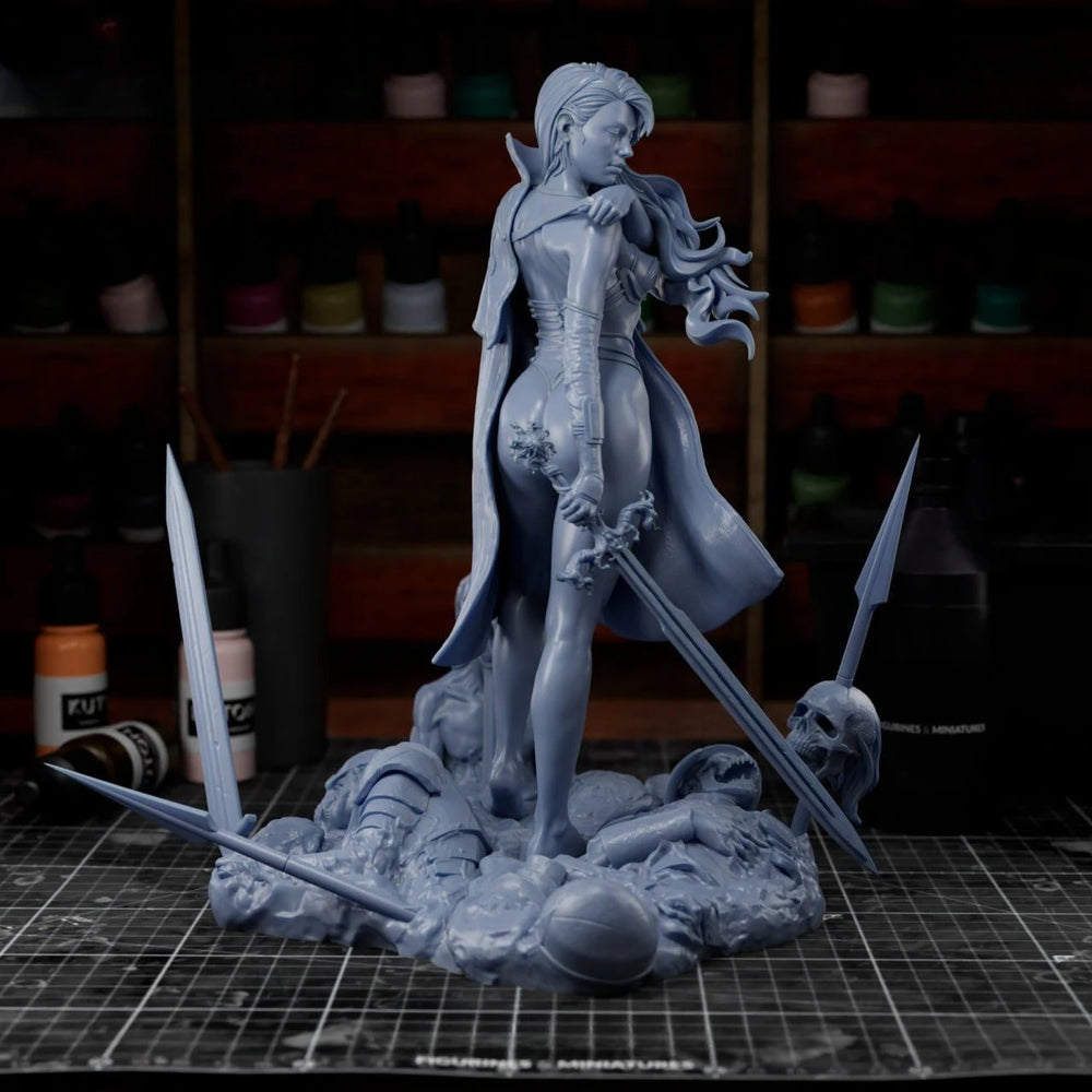 Female Warrior with Greatsword, Resin Model Figure Kit, Fantasy Theme, Unassembled and Unpainted