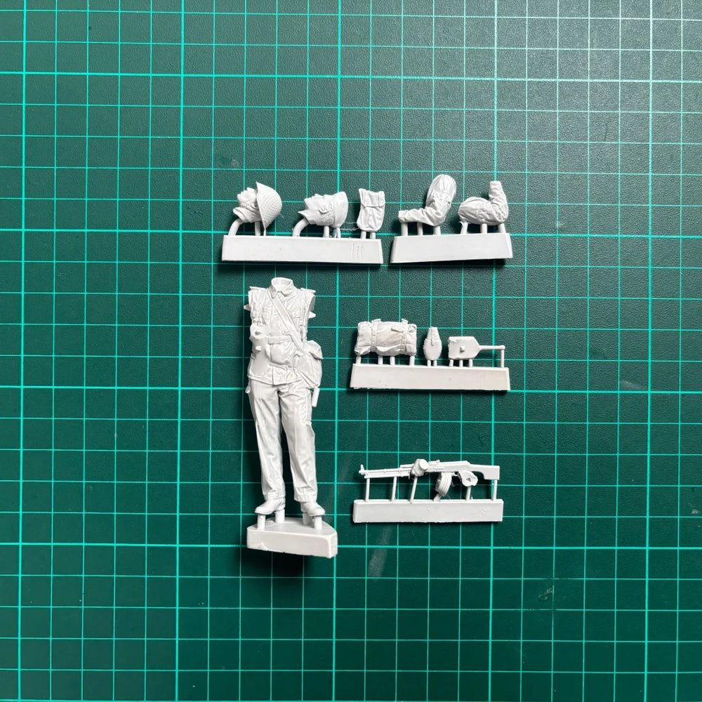 1/24 Cold War East German Soldier, Resin Model Figure Kit, Unassembled and Unpainted