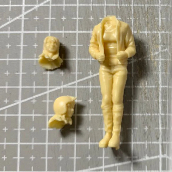 1/35 1950s Civilian Female, Resin Model Figure Kit, Historical Theme, Unassembled and Unpainted