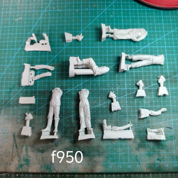 1/35 WWII Tactical Female Operators, 5 Figures, Resin Model Figure Kit, Unassembled and Unpainted