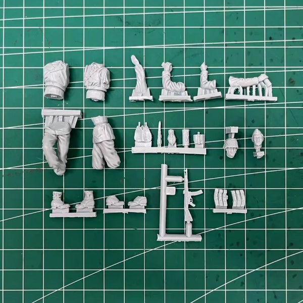 1/35 WWII Soviet T-34 Tank Crew, 4 Figures, Resin Model Diorama Kit, Unassembled and Unpainted