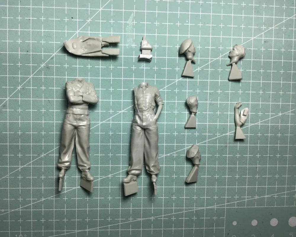 1/35 Modern Military Personnel, 2 Figures, Resin Model Figure Kit, Unassembled and Unpainted