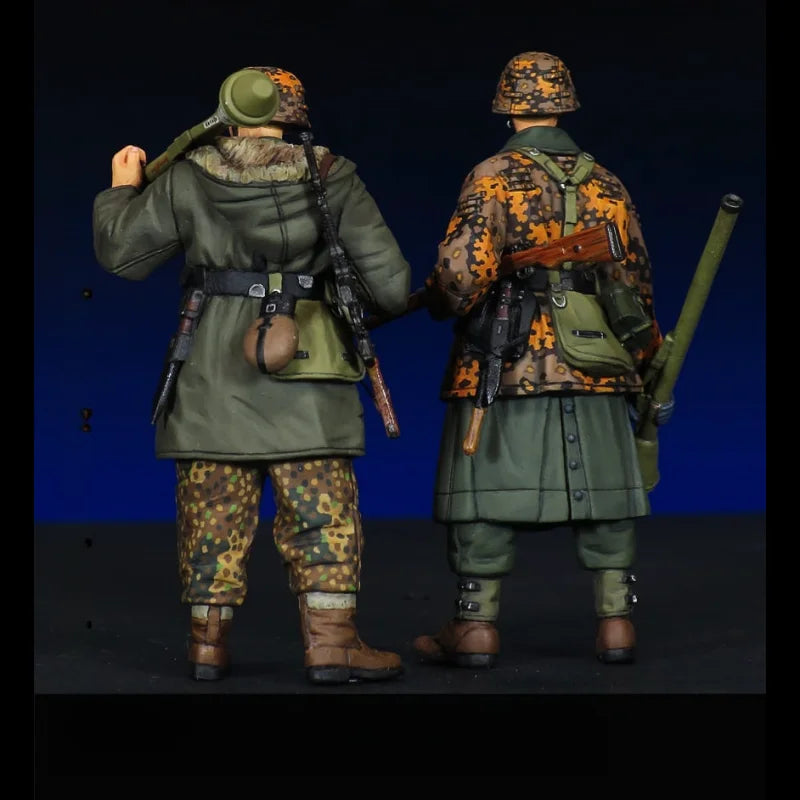 1/35 WWII German Soldier Camouflage Uniform, Resin Model Figure Kit, Unassembled and Unpainted