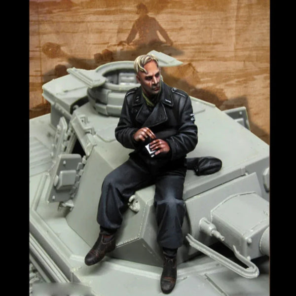 1/35 Modern Operator in Leather Jacket with Goggles, Resin Model Figure Kit, Unassembled and Unpainted